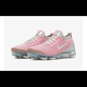 Women’s Nike Air VaporMax Flynit 3 Size 7 AJ6910